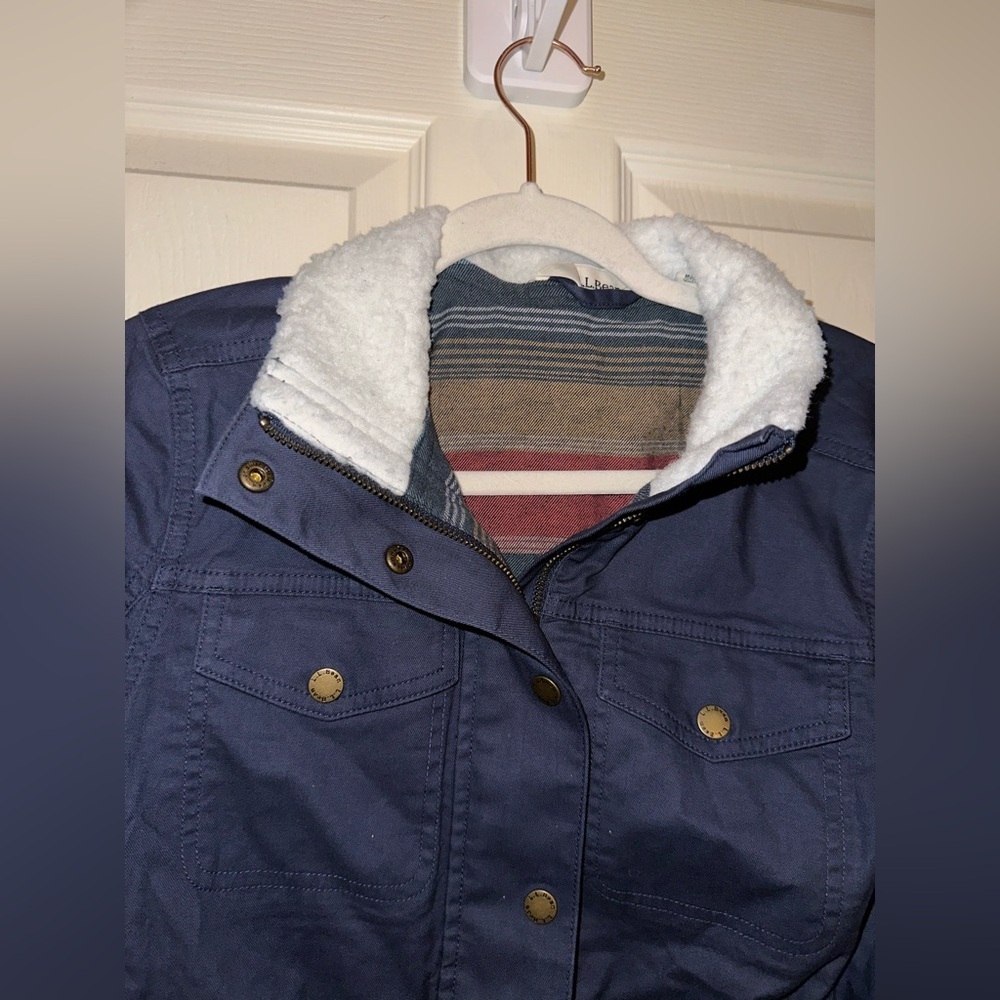 L.L. Bean Dark Blue Utility Jacket with White Sherpa Collar XS pet. outdoor fall - Picture 3 of 13